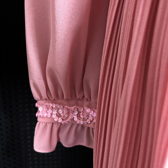 Vintage 1970s Union Made Dusty Pink Pleated Secretary Mod Dress Sequins Accents - Picture 5 of 14